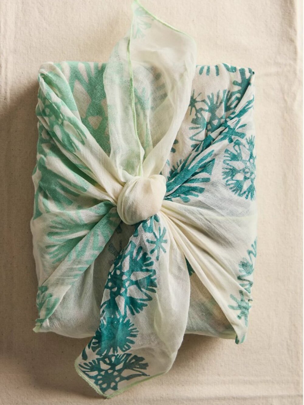 NWT Free People FP Gift Wrap Bandana in Ombre Snowflake - Picture 3 of 3